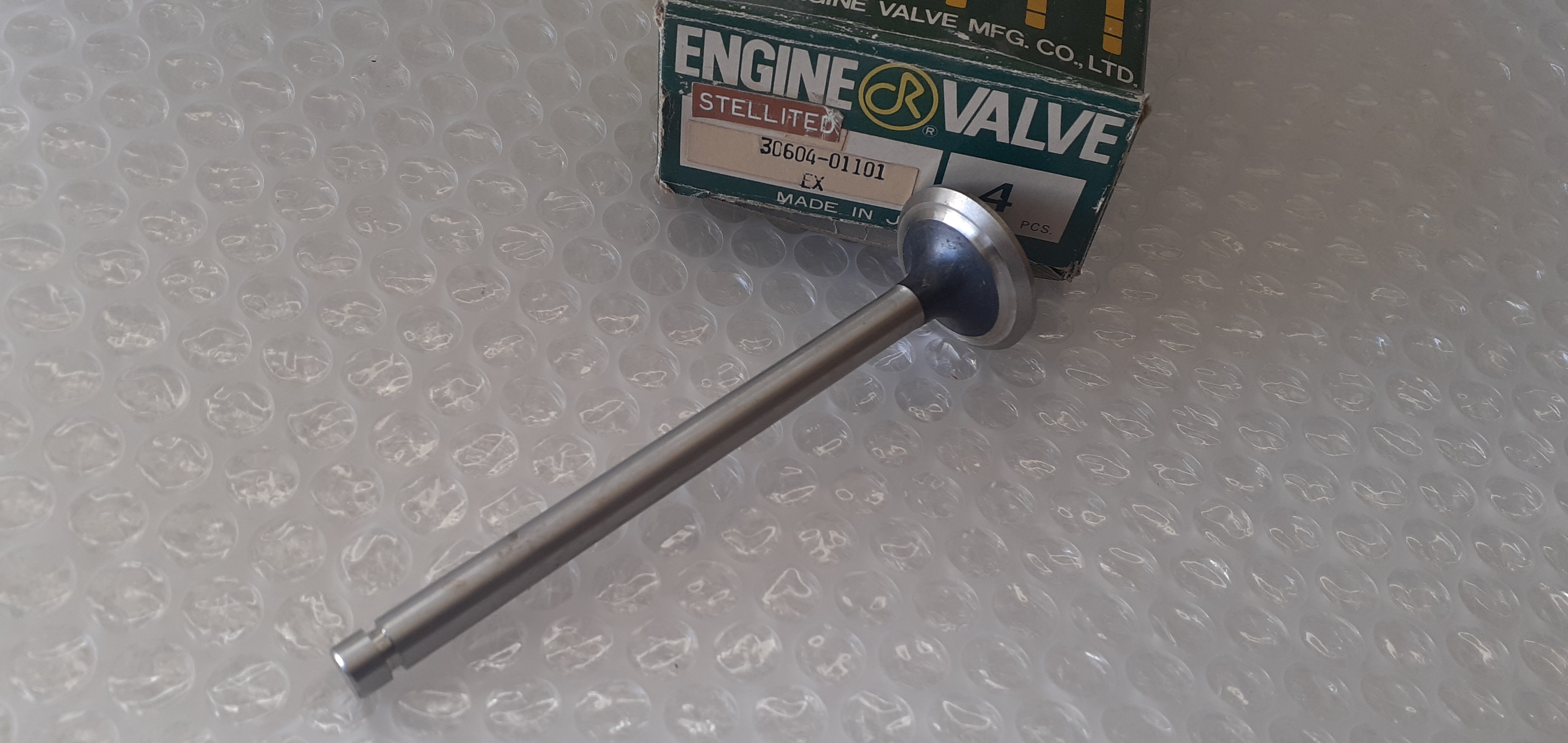 4x Exhaust Valve fits Mitsubishi 4DQ3 4DQ5 4DR1 31x8x118 30604-01101
