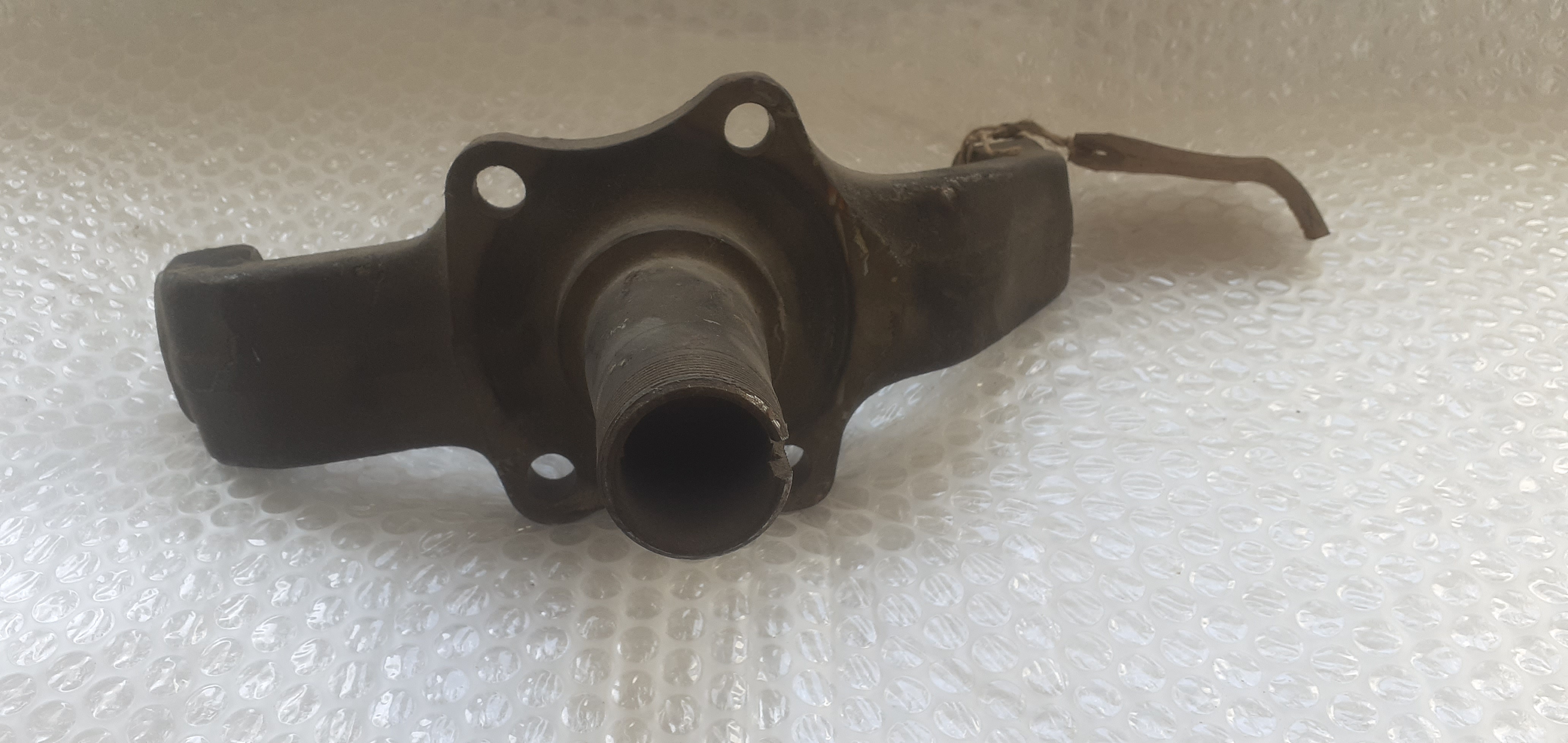 Steering Knuckle Right fits Isuzu Pickup Trooper Chevrolet LUV 8942269353 Steering Knuckle Right fits Isuzu Pickup Trooper Chevrolet LUV 8942269353
