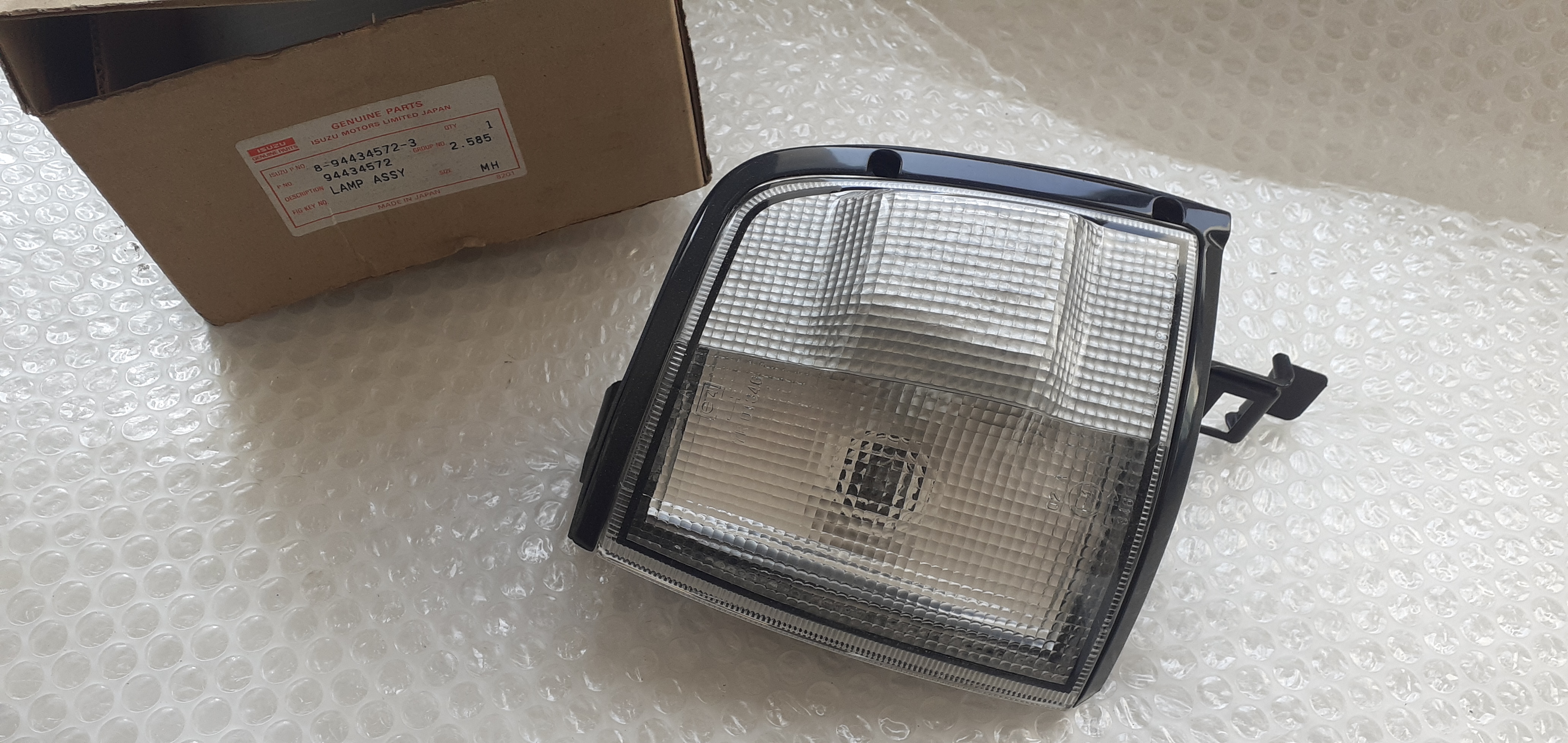Turn Signal Front Left fits Isuzu Pickup Chevrolet LUV 8944345723 Genuine Turn Signal Front Left fits Isuzu Pickup Chevrolet LUV 8944345723 Genuine