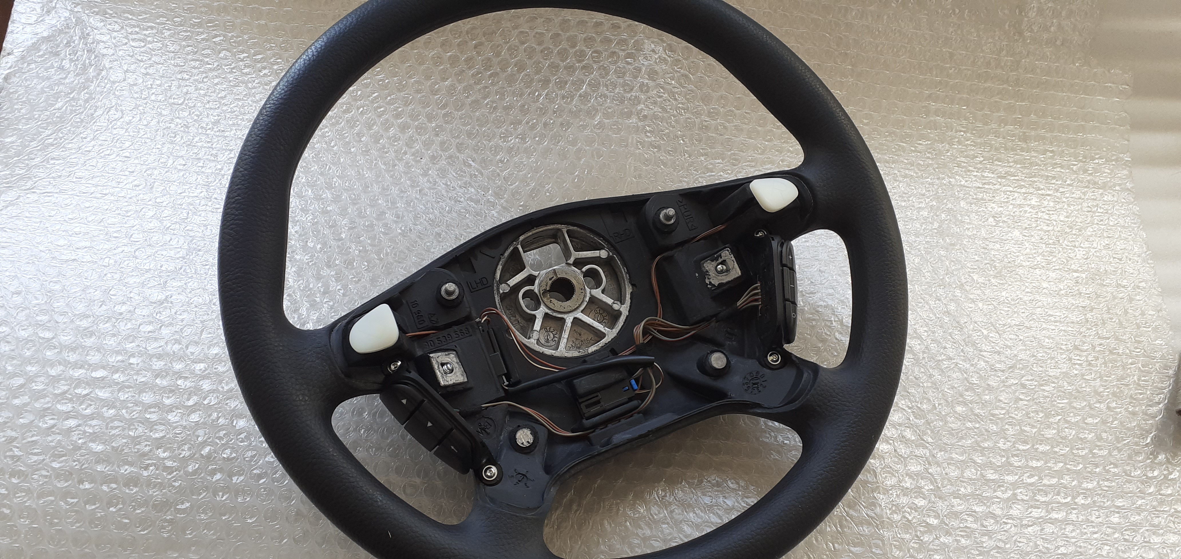 Steering Wheel fits Opel Vauxhall Vectra B 90437088 Genuine Steering Wheel fits Opel Vauxhall Vectra B 90437088 Genuine