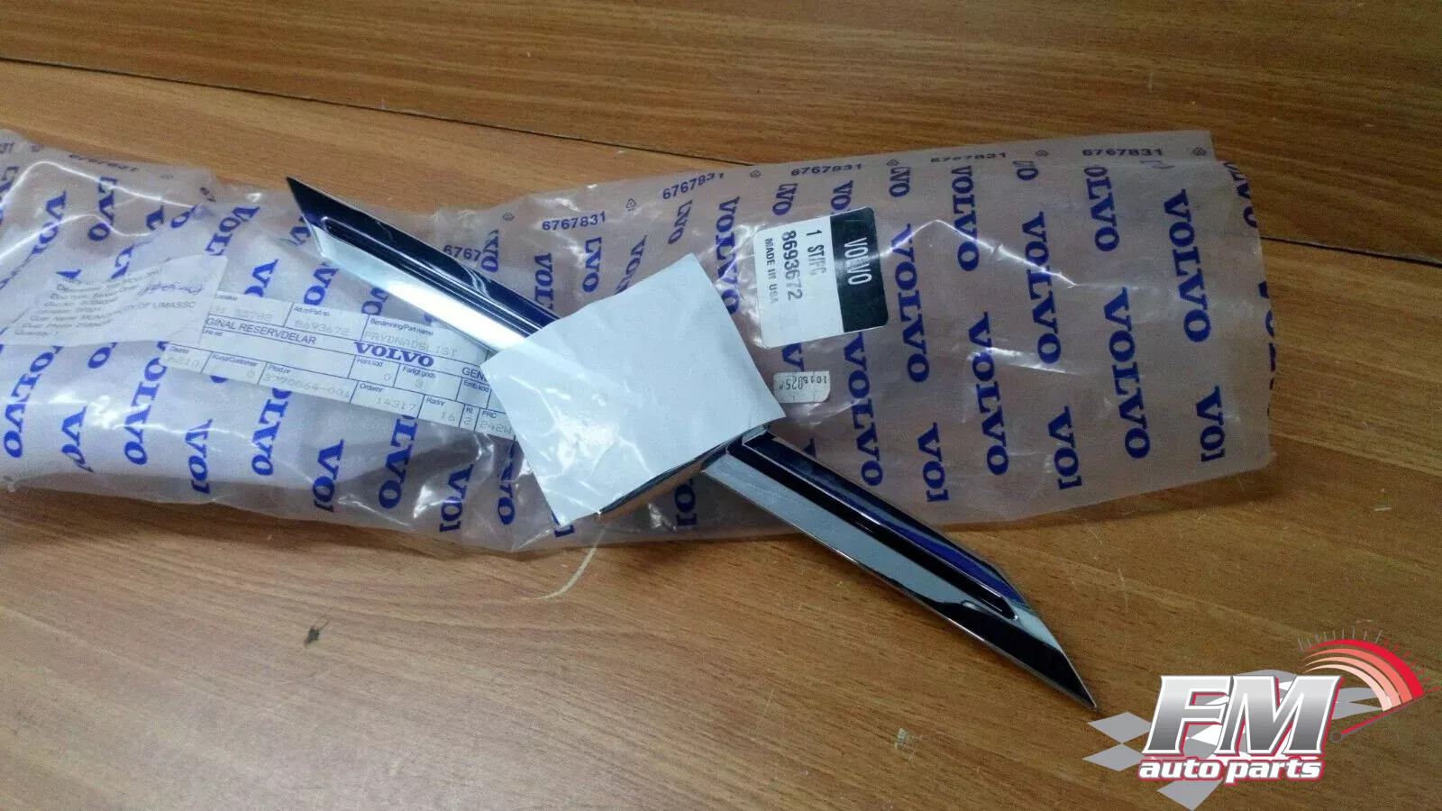 Emblem Front fits Volvo S60 8693672 Genuine