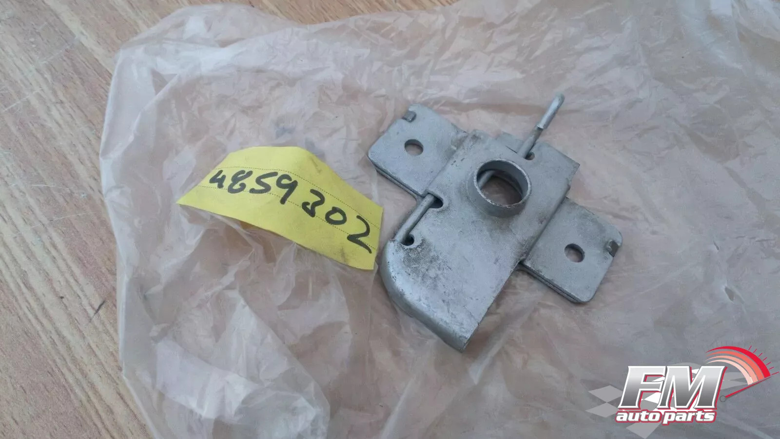 Hood Lock fits Saab 9000 9-5 9600 4859302 Genuine Hood Lock fits Saab 9000 9-5 9600 4859302 Genuine