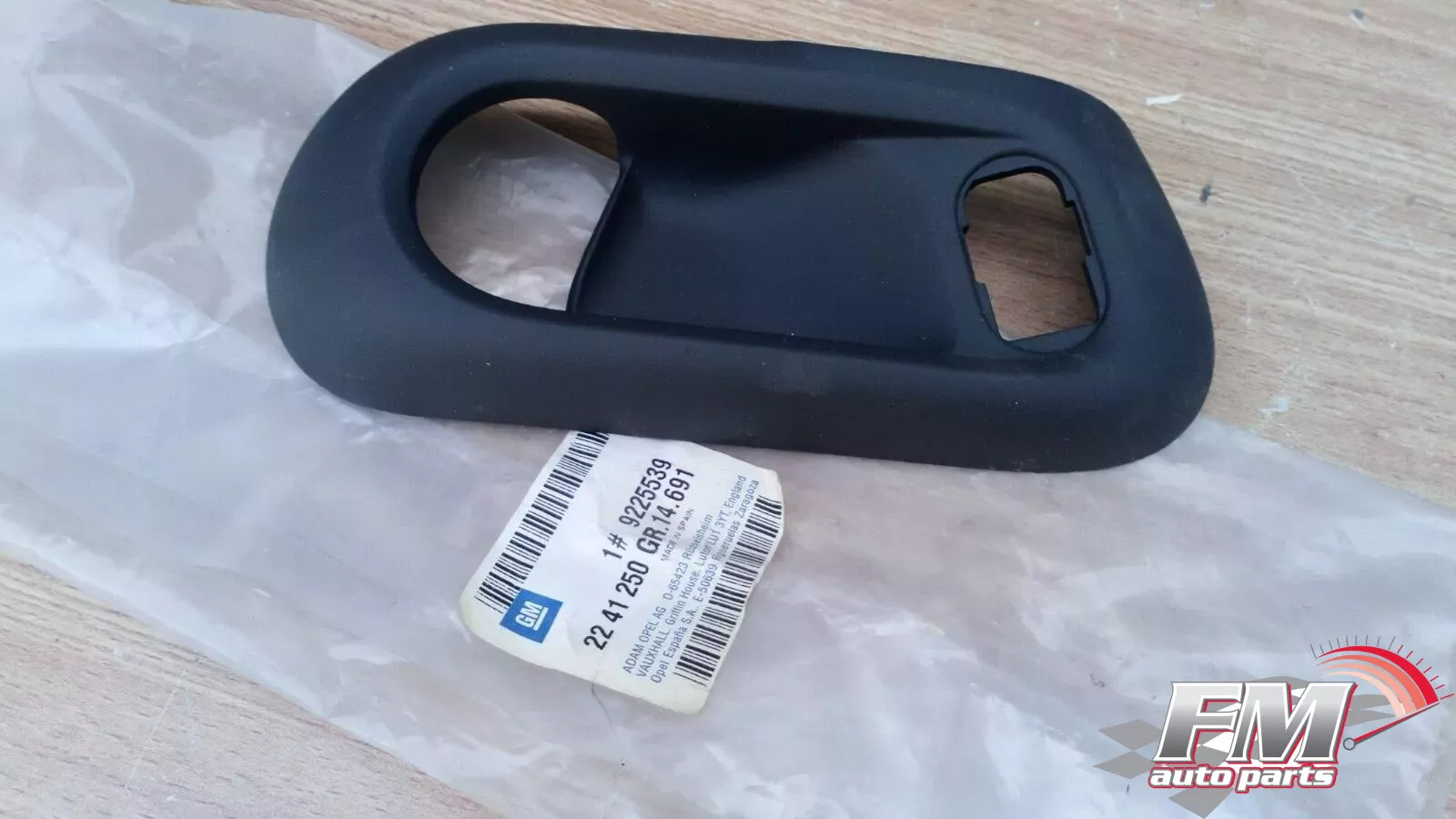 Door Handle Bezel Front Right RHD fits Opel Vauxhall Corsa C 9225539 Genuine Door Handle Bezel Front Right RHD fits Opel Vauxhall Corsa C 9225539 Genuine