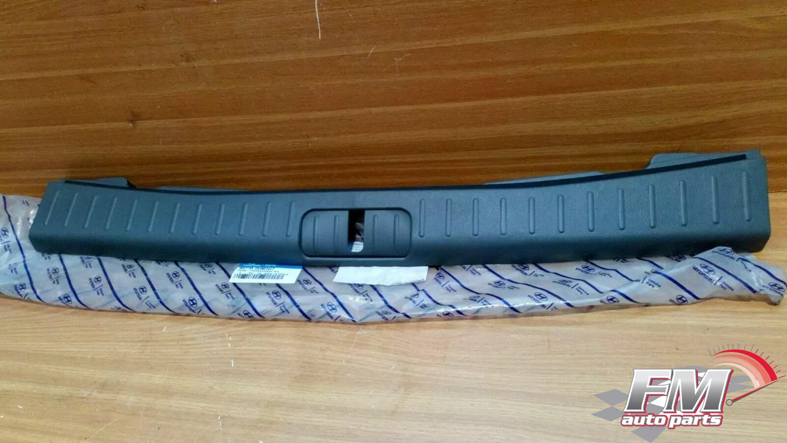 Liftgate Trim fits Hyundai Tucson 857702E001U7 Genuine Liftgate Trim fits Hyundai Tucson 857702E001U7 Genuine