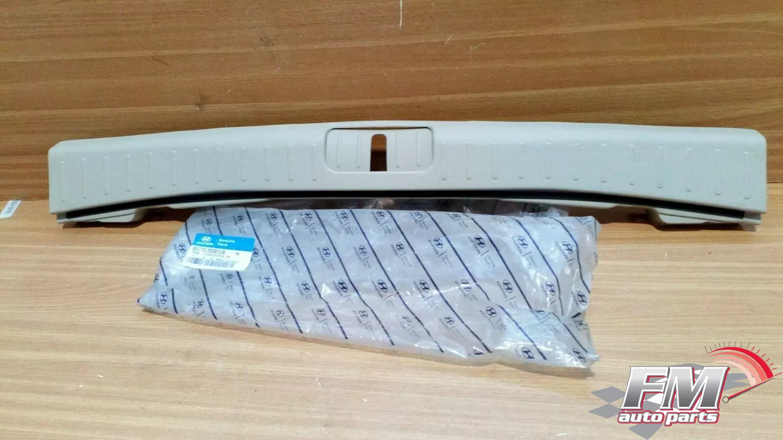 Tail Gate Trim fits Hyundai Tucson 857702E001J9 Genuine Tail Gate Trim fits Hyundai Tucson 857702E001J9 Genuine