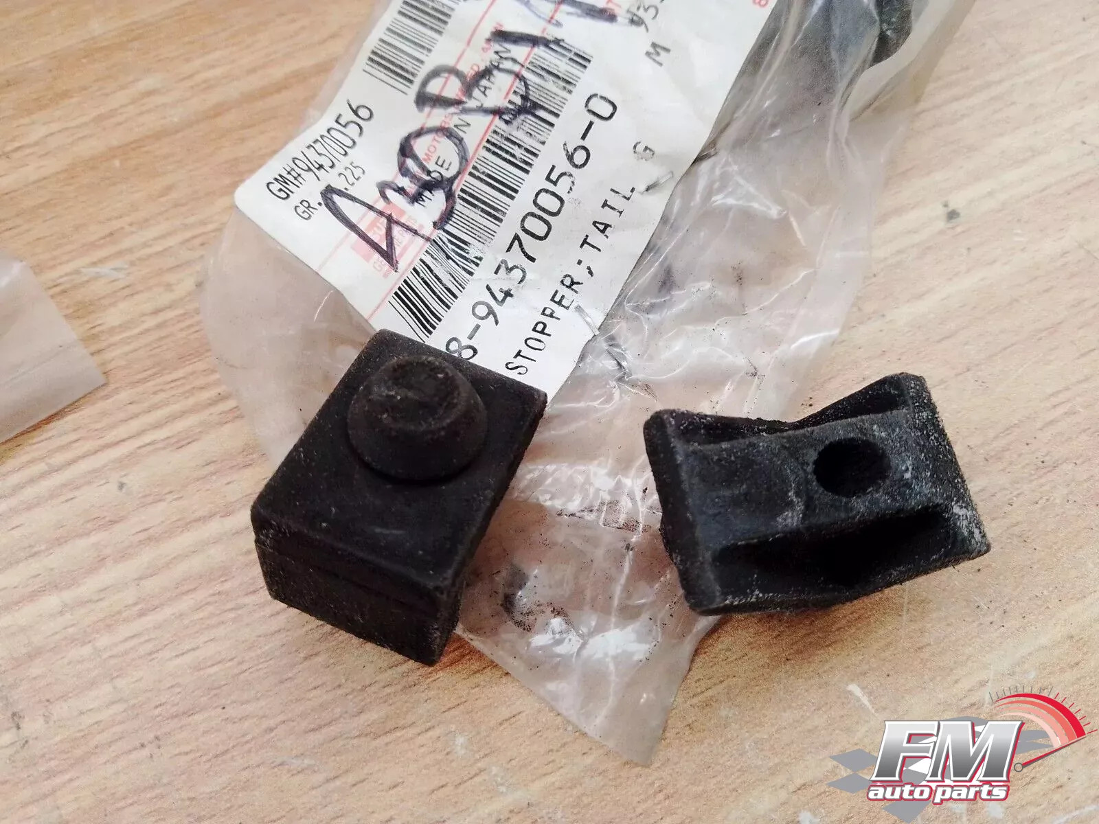 2x Tailgate Lower Buffer fits Isuzu Pickup TF Chevrolet LUV 8943700560 Genuine 2x Tailgate Lower Buffer fits Isuzu Pickup TF Chevrolet LUV 8943700560 Genuine