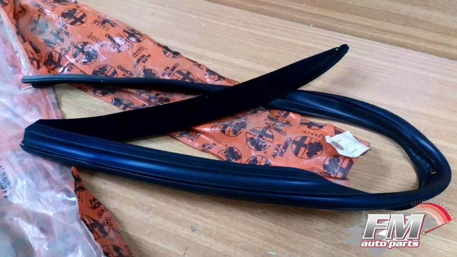 Window Seal Front Left fits Alfa Romeo Giulietta Alfetta 116937418900 Genuine 60733718 Window Seal Front Left fits Alfa Romeo Giulietta Alfetta 116937418900 Genuine 60733718