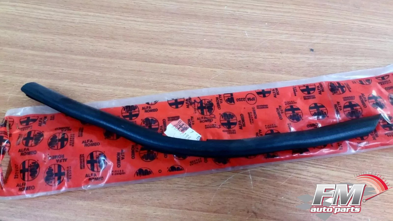 Front Left Grille Rubber Seal fits Alfa Romeo 164 60572186 Genuine Front Left Grille Rubber Seal fits Alfa Romeo 164 60572186 Genuine