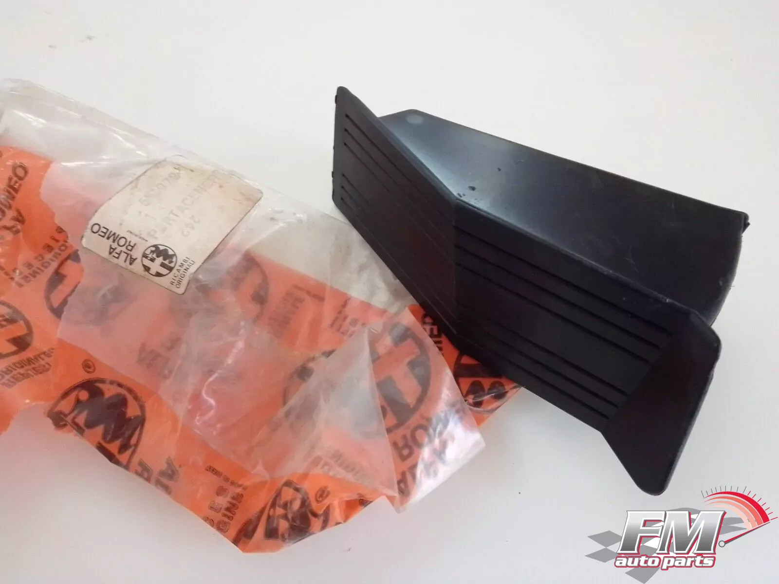 Ashtray Rear Right fits Alfa Romeo Alfasud 510978 Genuine Ashtray Rear Right fits Alfa Romeo Alfasud 510978 Genuine