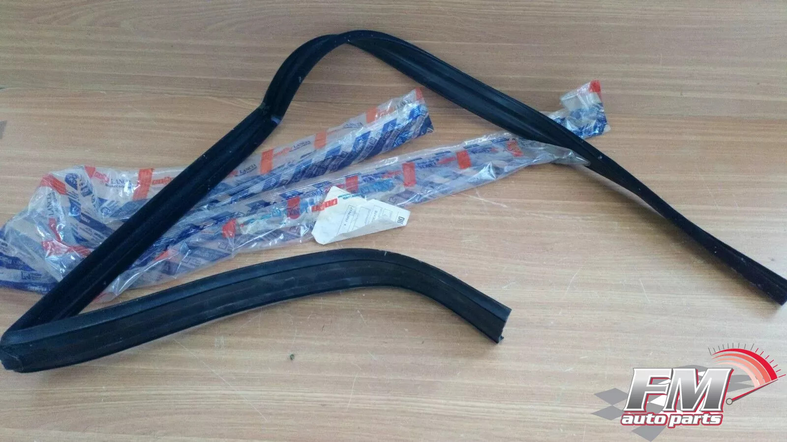 Window Weather Strip Seal Rear Right fits Lancia Dedra Delta 82430237 Genuine Window Weather Strip Seal Rear Right fits Lancia Dedra Delta 82430237 Genuine