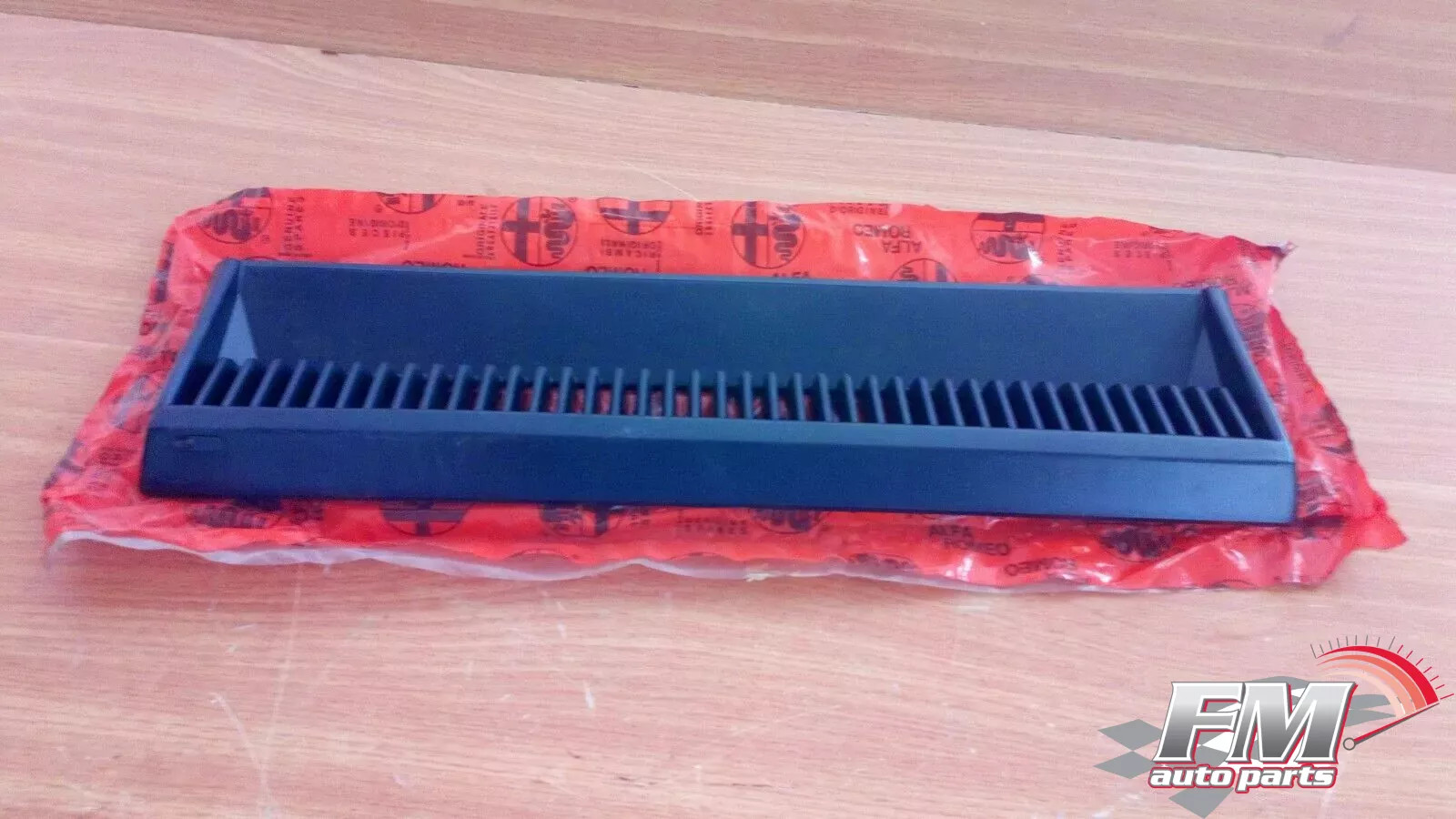 Hood Grill fits Alfa Romeo Giulietta 116 1169389020 Genuine 60734097 Hood Grill fits Alfa Romeo Giulietta 116 1169389020 Genuine 60734097