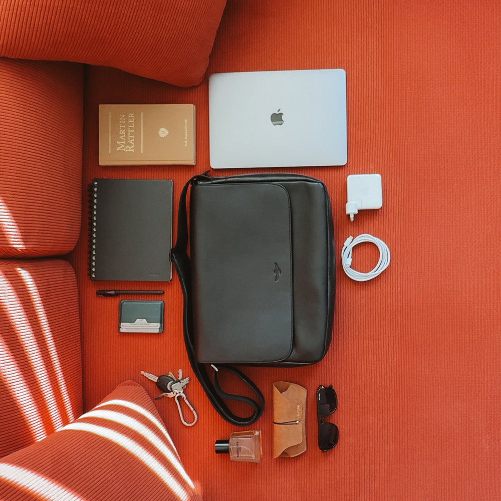 Montoro Black Messenger Bag