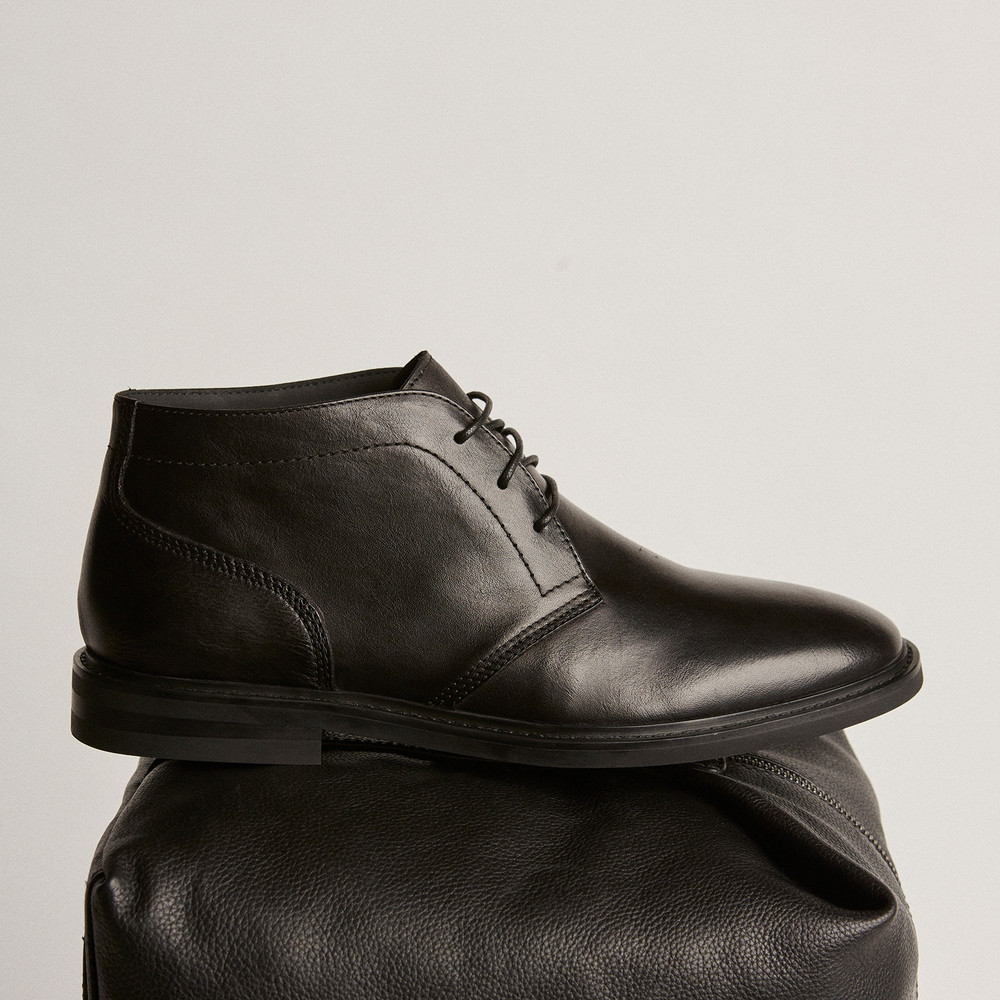 Warner Black Chukka Boots