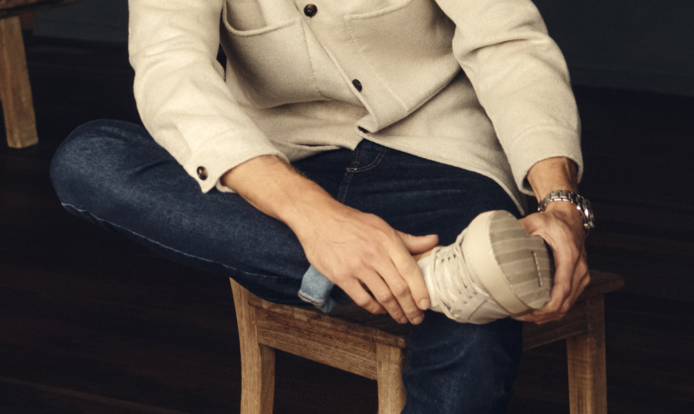 Guide for Wearing Jeans & Sneakers