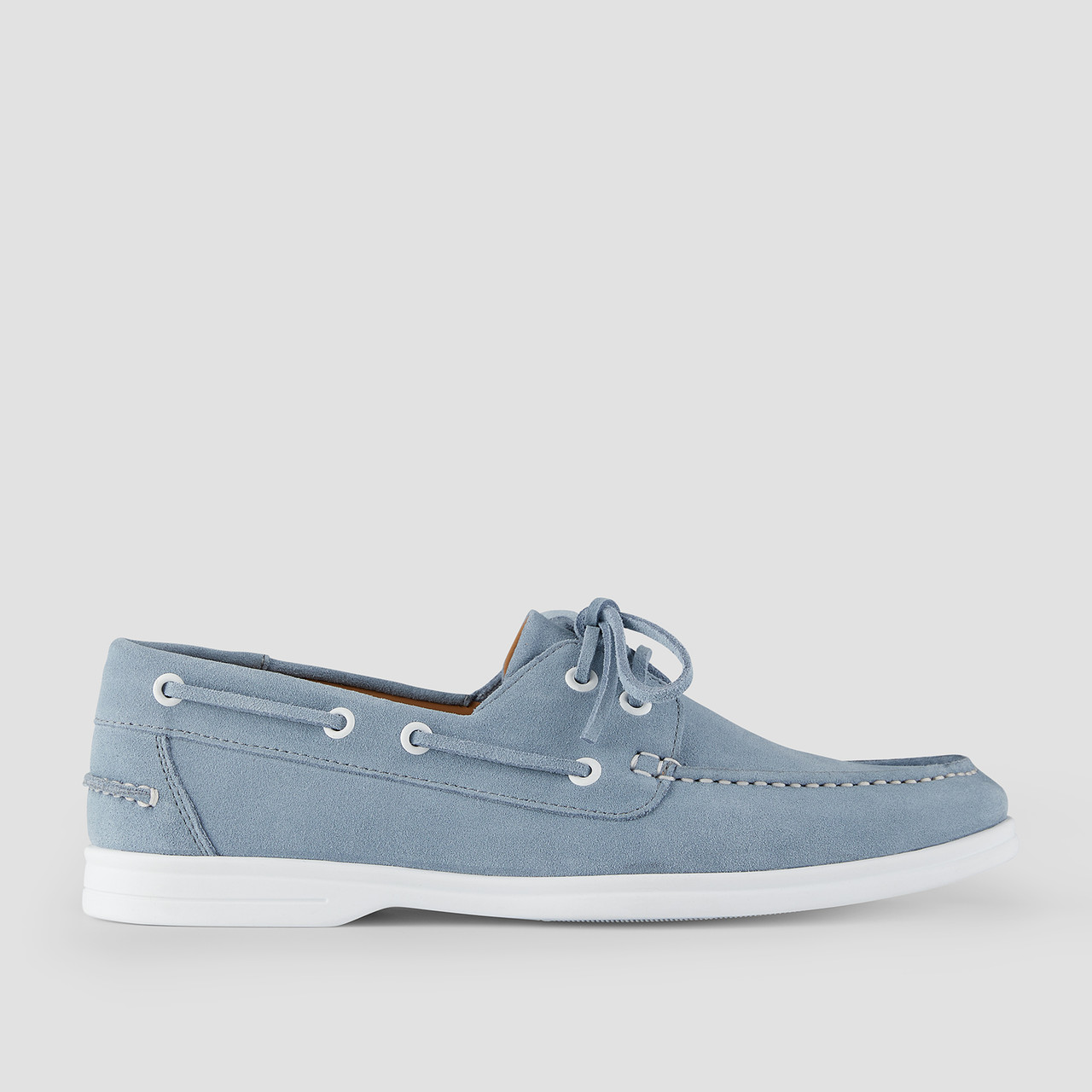 How to Wear Men's Boat Shoes - Aquila