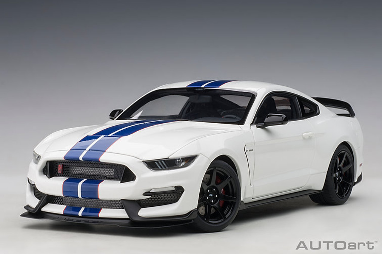 Ford Mustang Shelby GT350R (oxford white w/lightning blue)