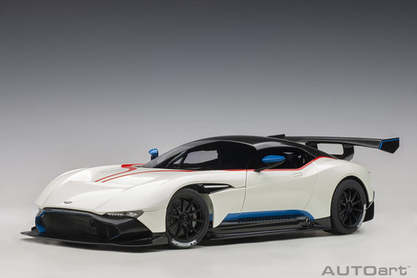 AutoArt 2015 Aston Martin Vulcan (Stratus White) 1/18 70261