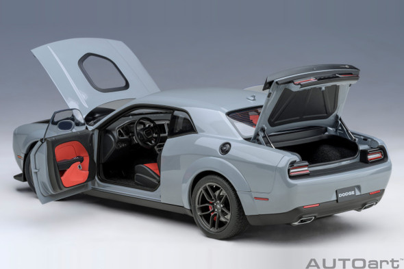 AutoArt Dodge Challenger R/T Scat Pack Shaker Widebody 2022 (Smoke Show) Model Car 1/18 71774