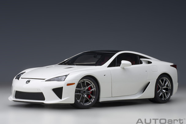 AutoArt 2010 Lexus LFA (Whitest White/Carbon) 1/18