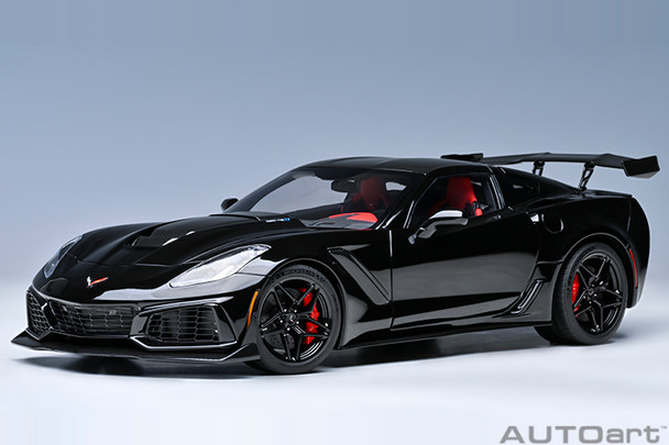 AutoArt Chevrolet Corvette C7 ZR1 (Gloss Black) 1/18 71276