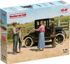 ICM35829 1:35 ICM 'Doctor On Call' (Doctors Coupe 1918 Model T + 4 Figures)