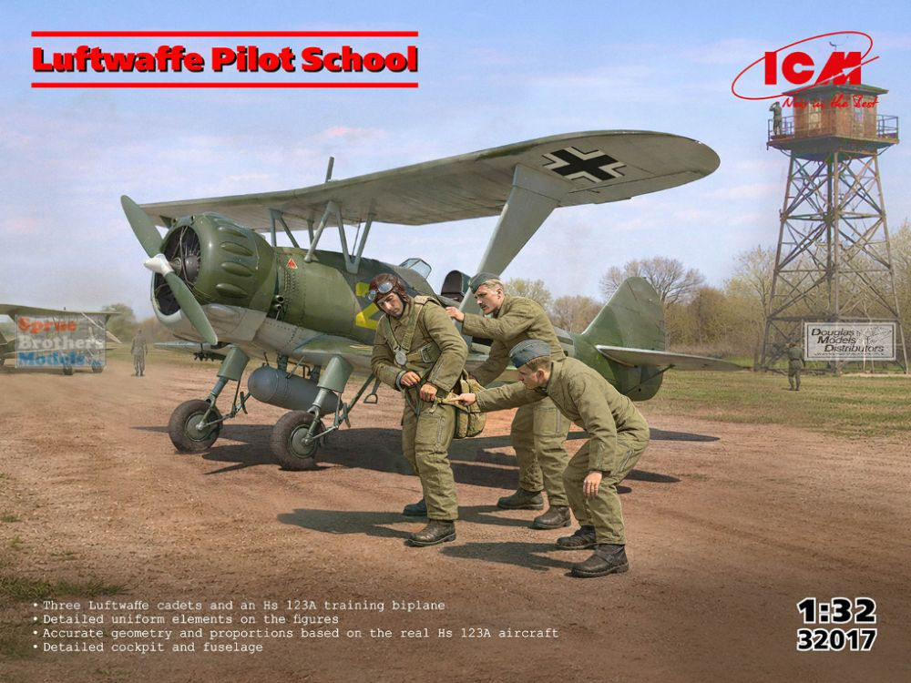 ICM32017 1:32 ICM Luftwaffe Pilot School (Hs123A + Figures