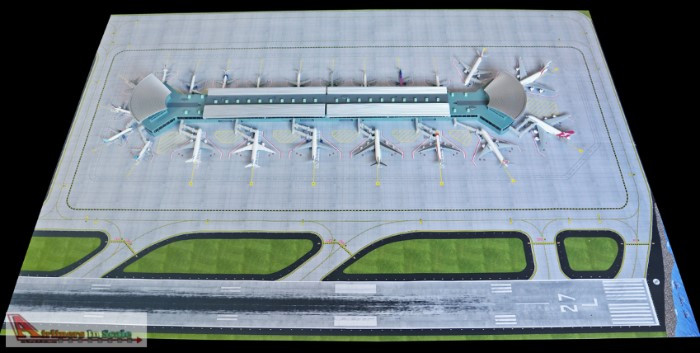 GEMGJARPTC 1:400 Gemini Jets Airport Terminal with 22 Gates (pre
