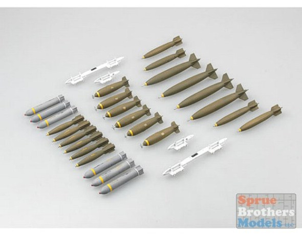 TRP03307 1:32 Trumpeter US Aircraft Weapons Set: Bombs