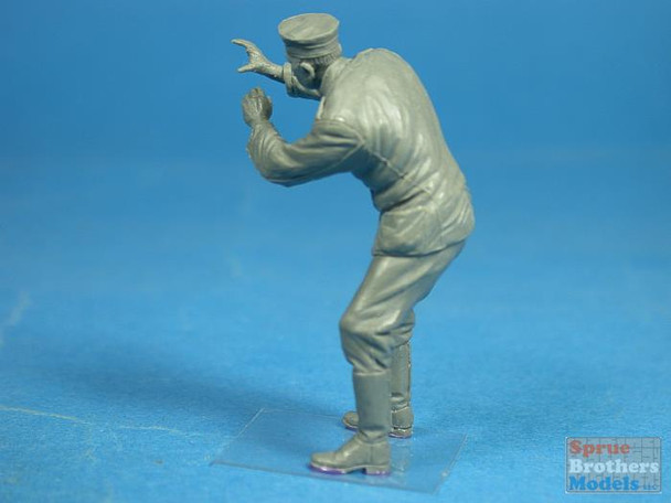 CSMF32-014 1:32 Copper State Models WWI Figure Set - German Bomber Ground Crewman No.1