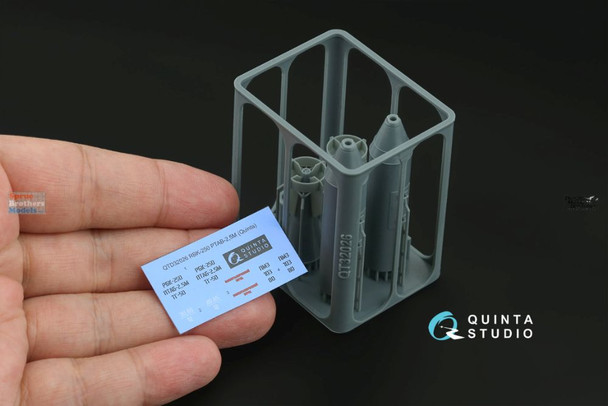QTSQT32026 1:32 Quinta Studio RBK-250 PTAB-2.5 Cluster Bomb Set