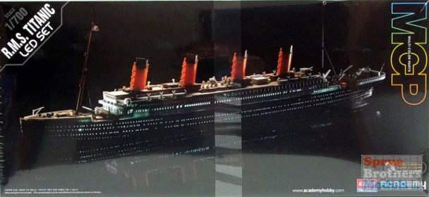 ACA14220 1:700 Academy RMS Titanic with LED Lighting Set