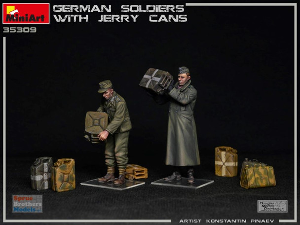 MIA35286 1:35 MiniArt German Soldiers with Jerry Cans Figure Set (2 figures+jerry cans)