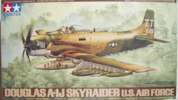 TAM61073 1:48 Tamiya A-1J Skyraider US Air Force #61073