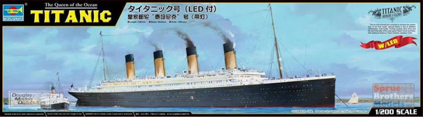 TRP03719 1:200 Trumpeter RMS Titanic with LED Lighting Set