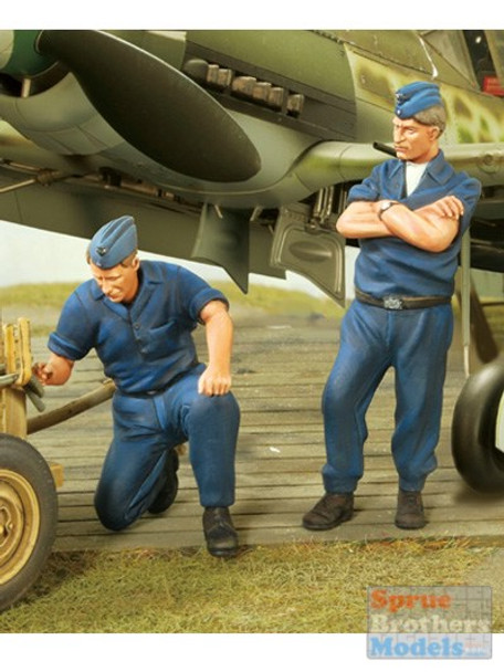 ZKMSWS002-F09 1:32 Zoukei-Mura Luftwaffe Ground Crew Figure Set for Ta152H-1