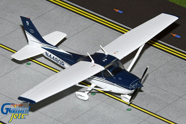 GEMGG016 1:72 Gemini Cessna 172 Skyhawk Reg #N4480R (pre-painted/pre-built)