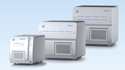 Digital PCR device for four plates for the detection of up to