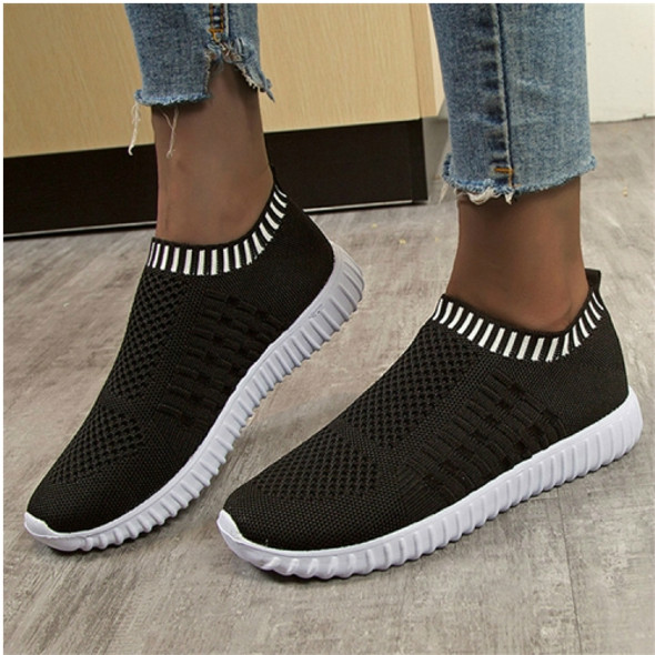 Large Size The Trend Of Women Shoes Wild Sports Leisure Flying Running Shoes, Shoe Size:35(Black)