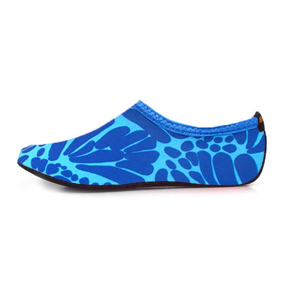 3mm Non-slip Rubber Embossing Texture Sole Figured Diving Shoes and Socks, One Pair, Size:M(Blue)
