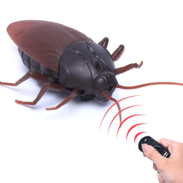 Tricky Funny Toy Infrared Remote Control Scary Creepy Cockroach, Size: 7.5*14cm