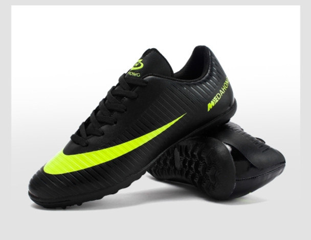 Breathable Non-slip Soccer Shoes Indoor and Outdoor Training Football Shoes for Children & Adult, Shoe Size:32(Black)