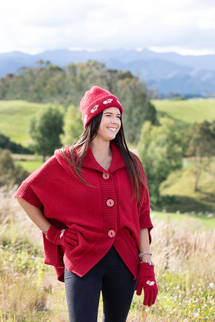 Cape with Pockets Possum Merino Silk KORU
