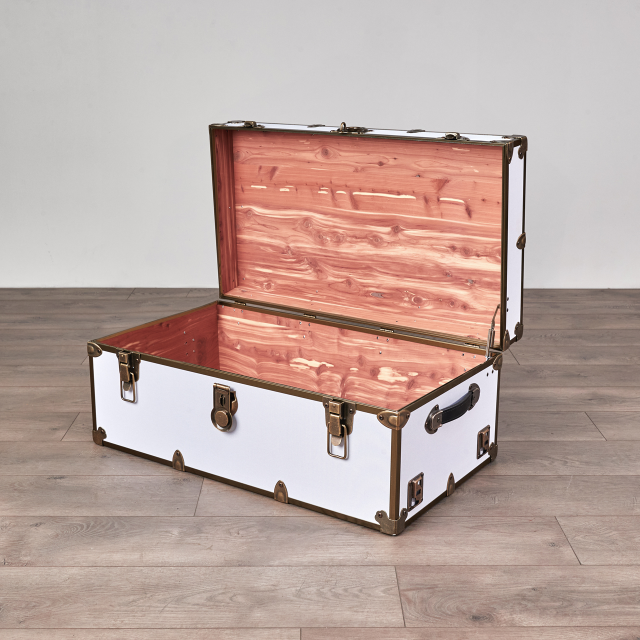 Rhino Large Aromatic Cedar Trunk - Thumbnail 2