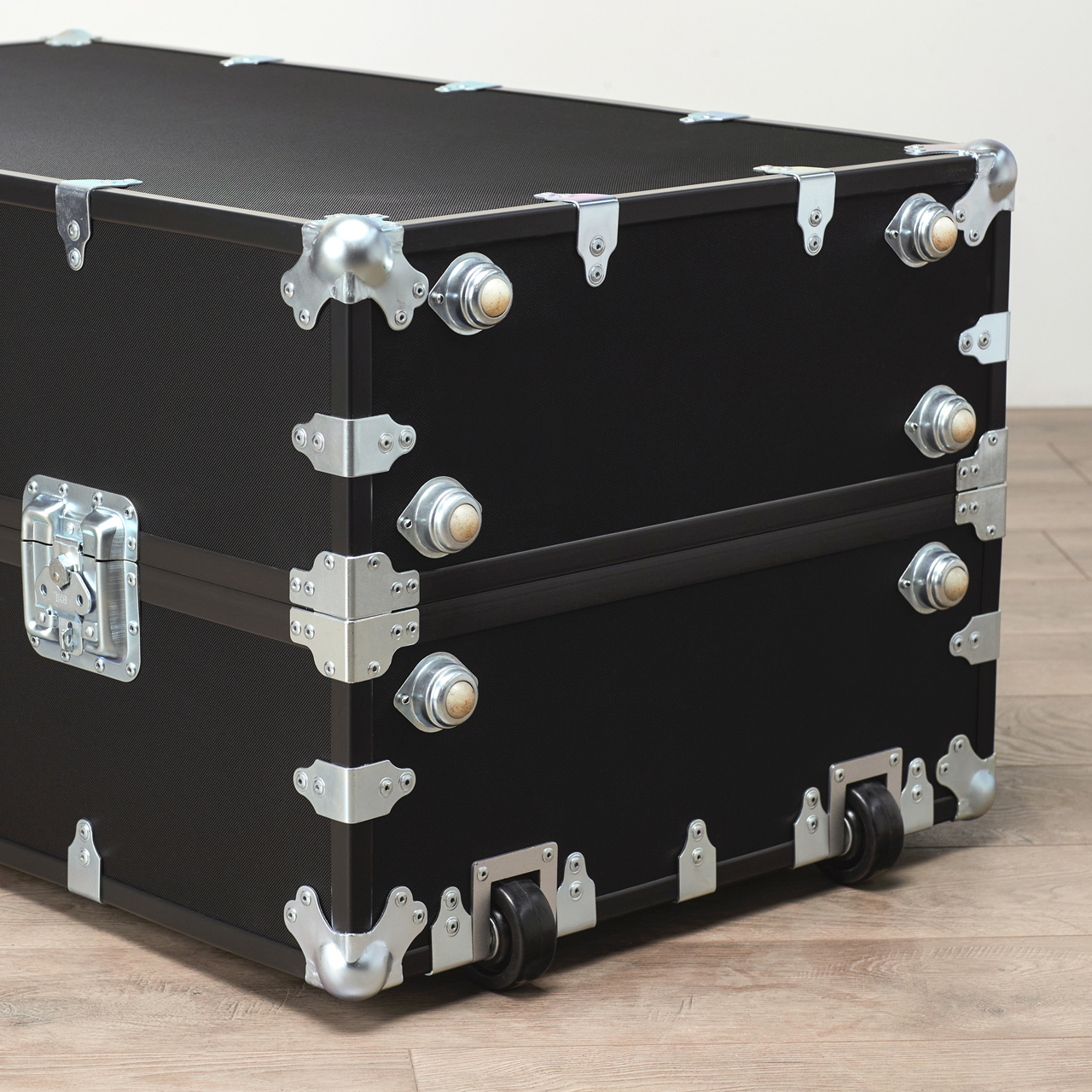  Rhino Trunk & Case: Wardrobe & Travel Trunks