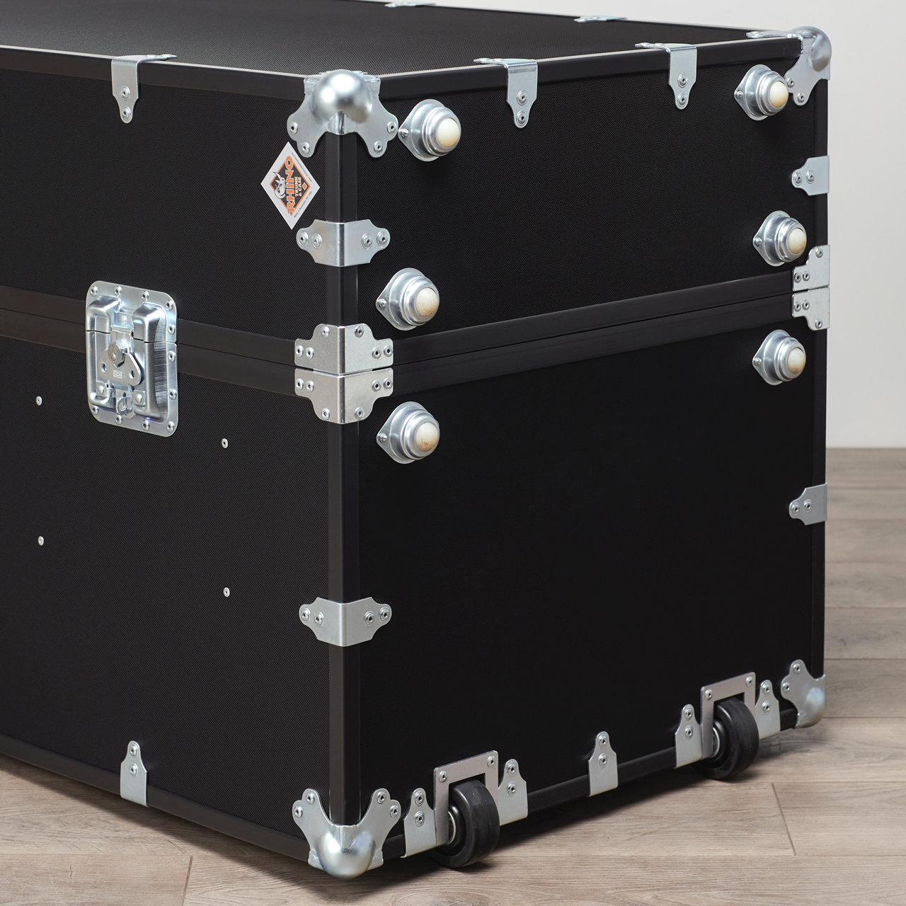  Rhino Trunk & Case: Wardrobe & Travel Trunks