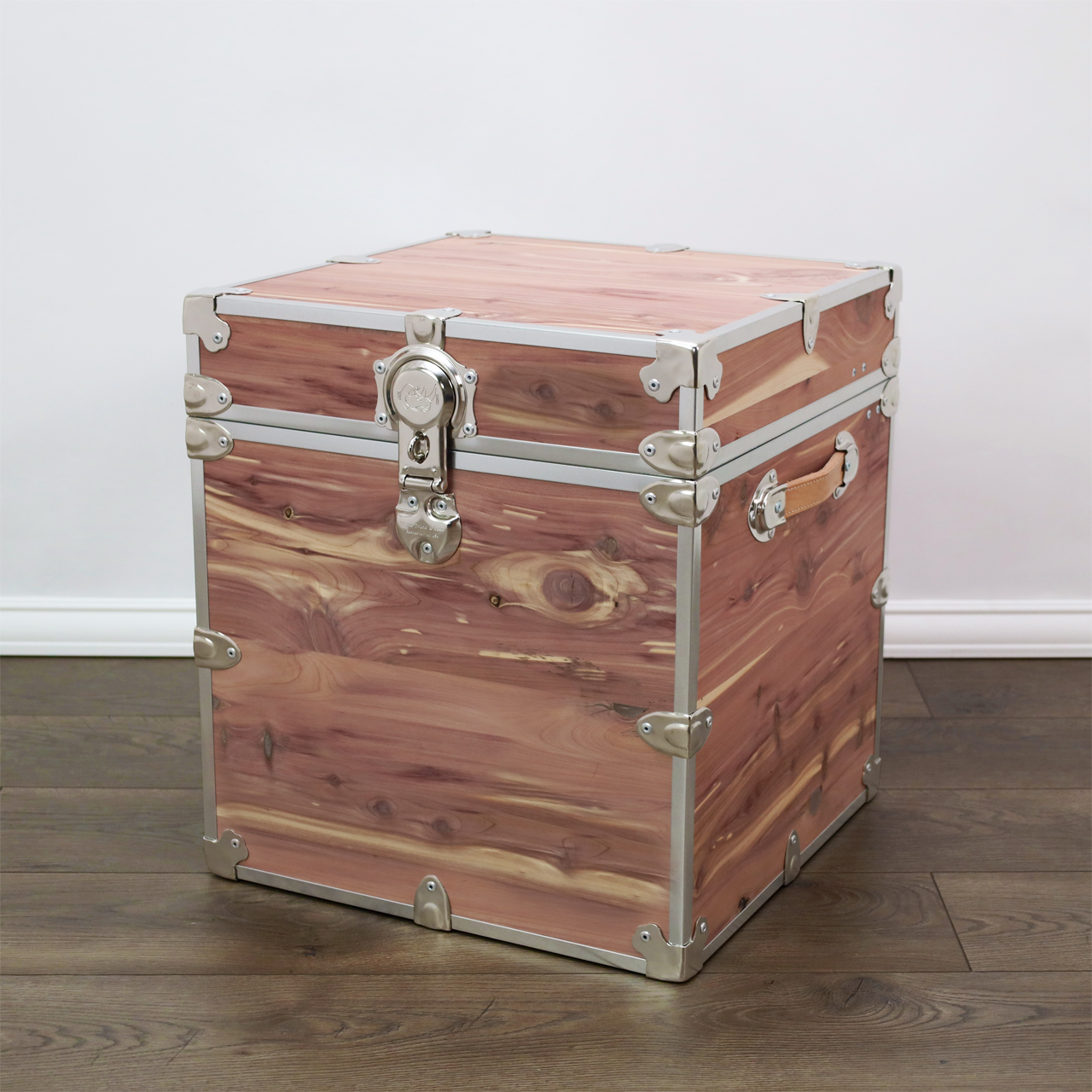 Rhino Knotty Cedar Cube