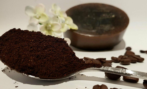 Coffee Natural Scrub
Anti-acne, soothing, exfoliating,
anti-aging, tighten skin, help reduce cellulite.
Composition: Shea Butter, glycerine, Organic ground coffee,
oliv oil, coffee oil, vitamin E
Reduces puffy eyes. Caffeine reduces cellulite
because of it's stimulant properties.
Exfoliates Dead Cells; When used as a gentle c
offee natural soap, it can scrounge off flaky skin on the face. Firming
and toning skin. Scrub to soften cracked heels,
moisturizes feet and soften them. Help give shine to the hair.
Use this soap three times a week.
Produced by Paulie Organic Care
www.paulieorganiccare.se Coffee Natural Scrub
Anti-acne, soothing, exfoliating,
anti-aging, tighten skin, help reduce cellulite.
Composition: Shea Butter, glycerine, Organic ground coffee,
oliv oil, coffee oil, vitamin E
Reduces puffy eyes. Caffeine reduces cellulite
because of it's stimulant properties.
Exfoliates Dead Cells; When used as a gentle c
offee natural soap, it can scrounge off flaky skin on the face. Firming
and toning skin. Scrub to soften cracked heels,
moisturizes feet and soften them. Help give shine to the hair.
Use this soap three times a week.
Produced by Paulie Organic Care
www.paulieorganiccare.se