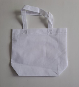 SMALL RETAIL NON-WOVEN PRINTED BOX BAG WITH LOOP HANDLE (8X10+4) 3KG CAPACITY SMALL RETAIL NON-WOVEN PRINTED BOX BAG WITH LOOP HANDLE (8X10+4) 3KG CAPACITY