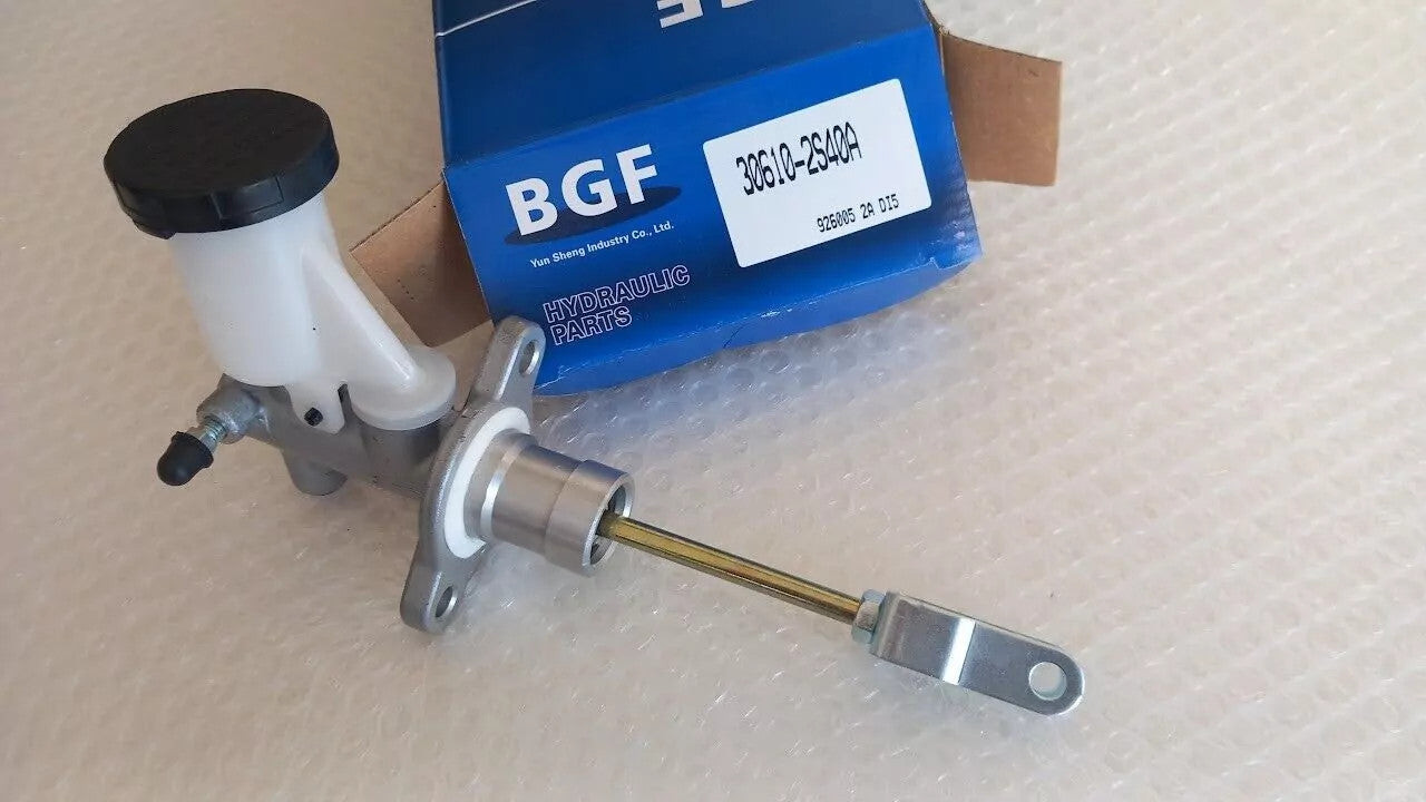Clutch Master Cylinder fits Nissan Frontier King Cab Pickup Navara