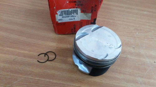 Piston fits Alfa Romeo 146 156 60812502 Genuine View Front